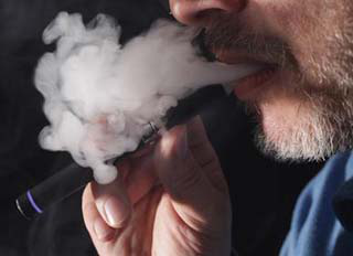 Science：电子烟“口味”可损伤肺