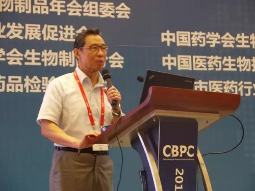 9 呼吸病学学家，中国工程院院士，广州医科大学呼吸内科教授，博士生导师，973首席科学家，中华医学会顾问，呼吸疾病国家重点实验室主任、呼吸疾病国家临床医学研究中心主任钟南山向大会.jpg