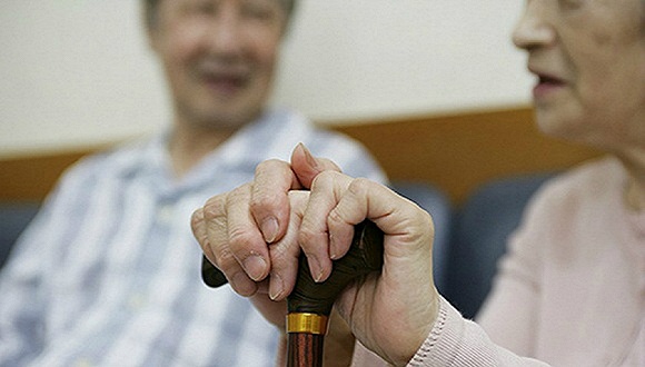 人社部：2017年底实现合规人员异地就医费用直接结算