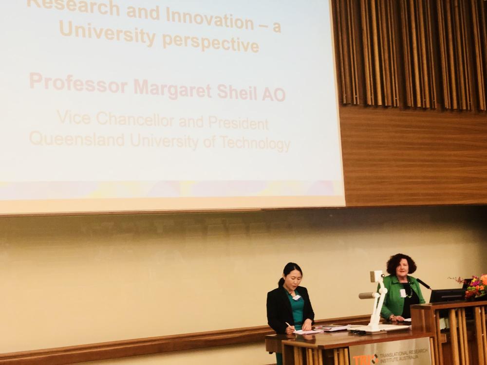 6 昆士兰科技大学副校长Margaret Sheil AO教授作报告_副本.jpg