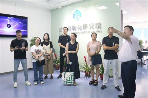 热烈欢迎九龙坡区疾控中心姚远主任一行到威斯腾生物产业研究院交流访问